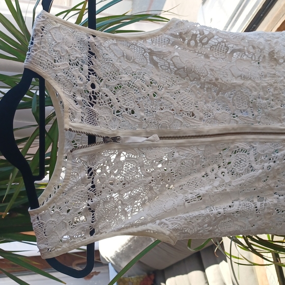 Cabi brand White Lace - Picture 3 of 4